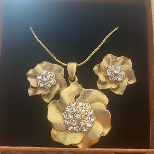 Vintage Matte Gold Flower Necklace & Earrings